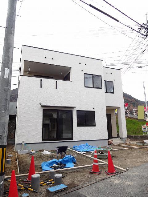 Local photos, including front road. 're Just one step away from the completion of the car space