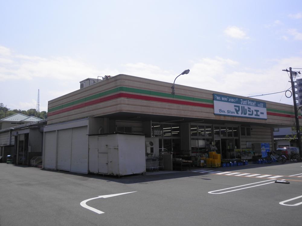 Supermarket. Until Marche over 1050m