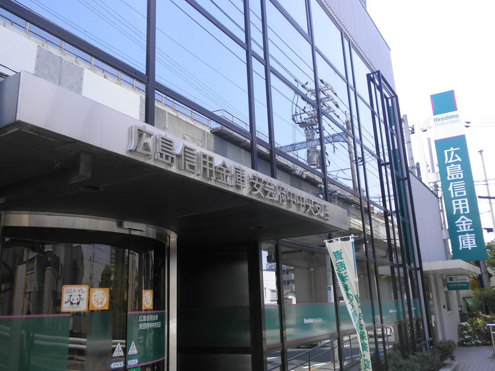 Bank. 1000m to Hiroshimashin'yokinko