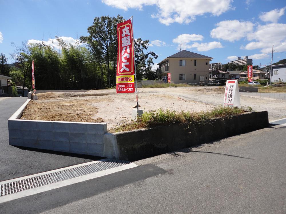 Local appearance photo. 1 compartment that can be freely designed in the B compartment southeast corner lot! 142.28 sq m (43.03 square meters) is 8,610,000 yen.