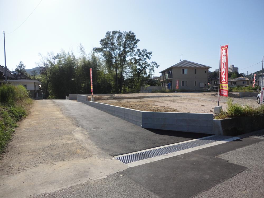 Local photos, including front road. 4 3 compartment compartment is a southeast direction!