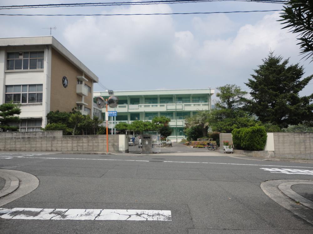 Primary school. Kumano third elementary school up to 350m