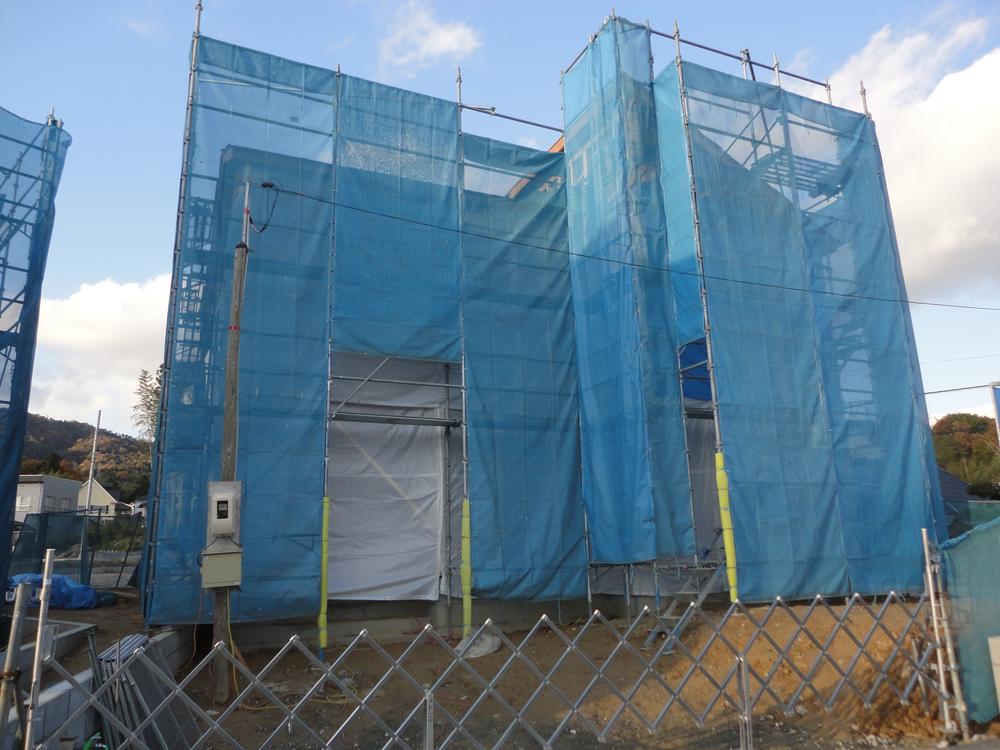 Local appearance photo. Yang per well in the southeast-facing flat. Was completion of framework.