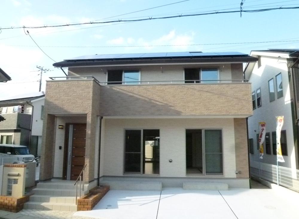 Local appearance photo. Building 3