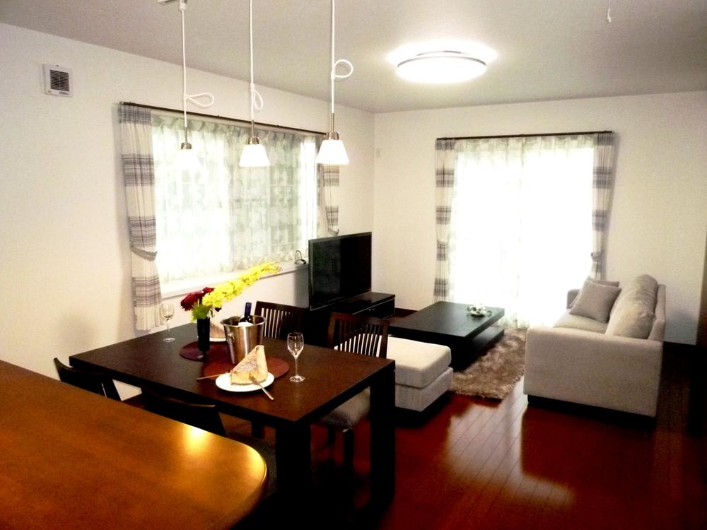 Same specifications photos (living). (Building 2) same specification