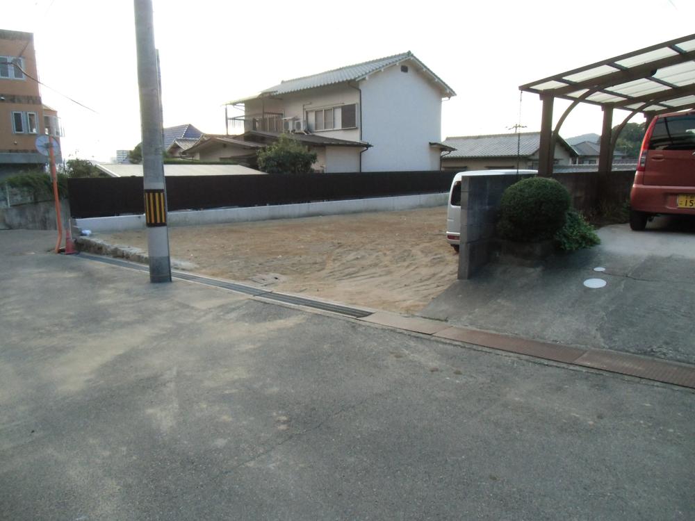 Local photos, including front road. Local (10 May 2013) Shooting