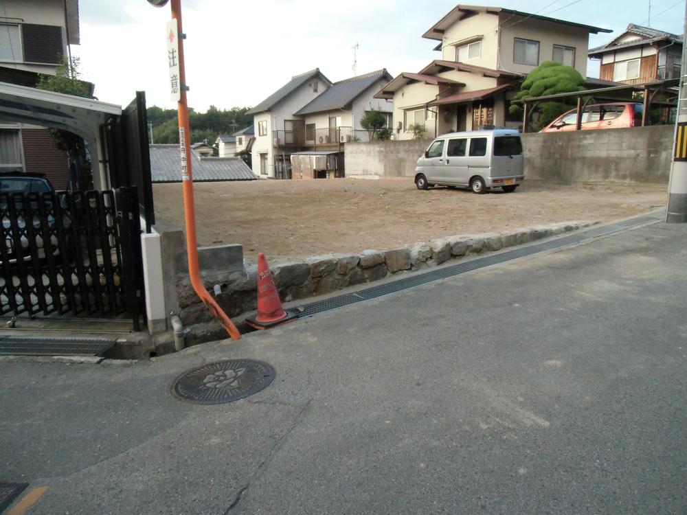 Local photos, including front road. Local (10 May 2013) Shooting