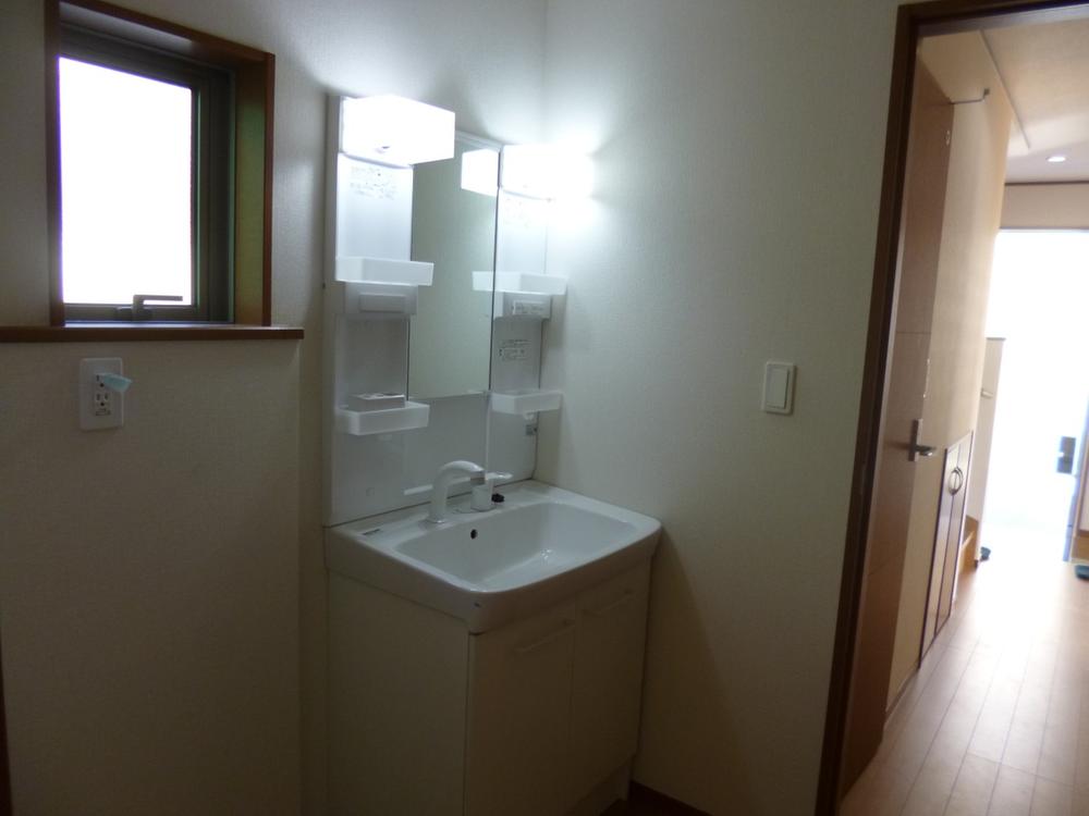 Wash basin, toilet. (December 2013) Shooting