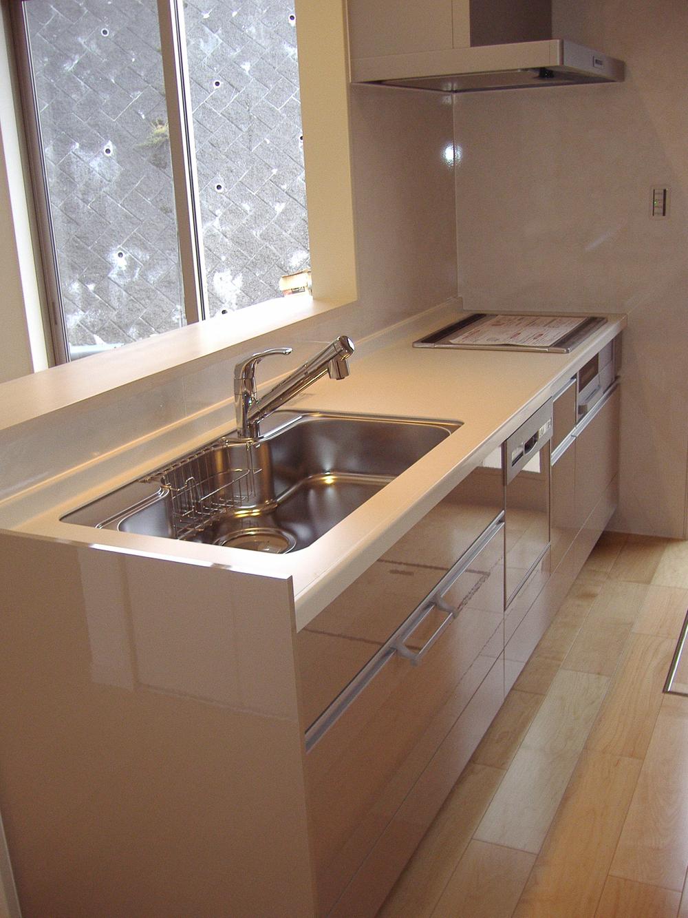 Kitchen. IH heater ・ Dishwasher ・ With water purifier (November 2013) Shooting