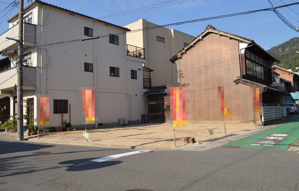 Local photos, including front road. Local (10 May 2013) Shooting