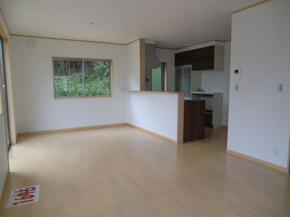 Living. (September 2013) Shooting