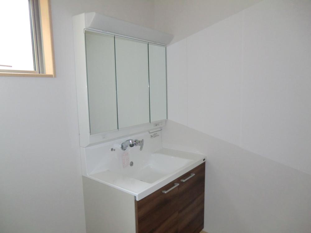 Wash basin, toilet. (September 2013) Shooting