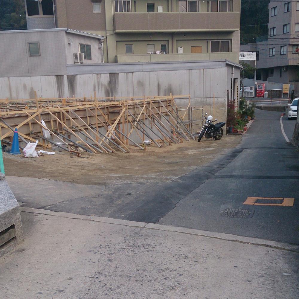 Local photos, including front road. Local (12 May 2013) Shooting