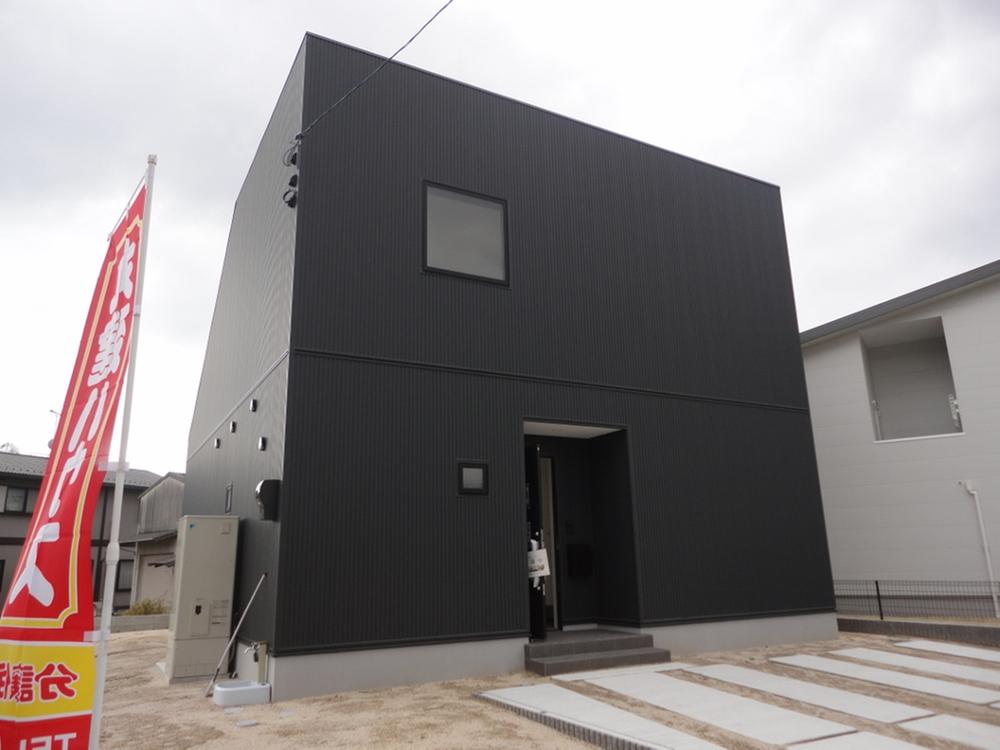 Local appearance photo. Building 2 appearance