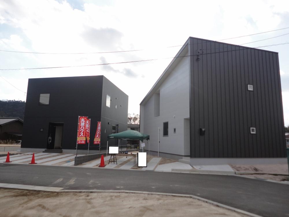 Local photos, including front road. 1 ・ Building 2 appearance