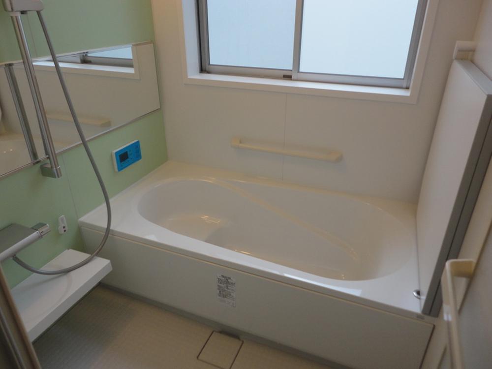 Bathroom. Building 2 of the bathroom (you views of the courtyard)