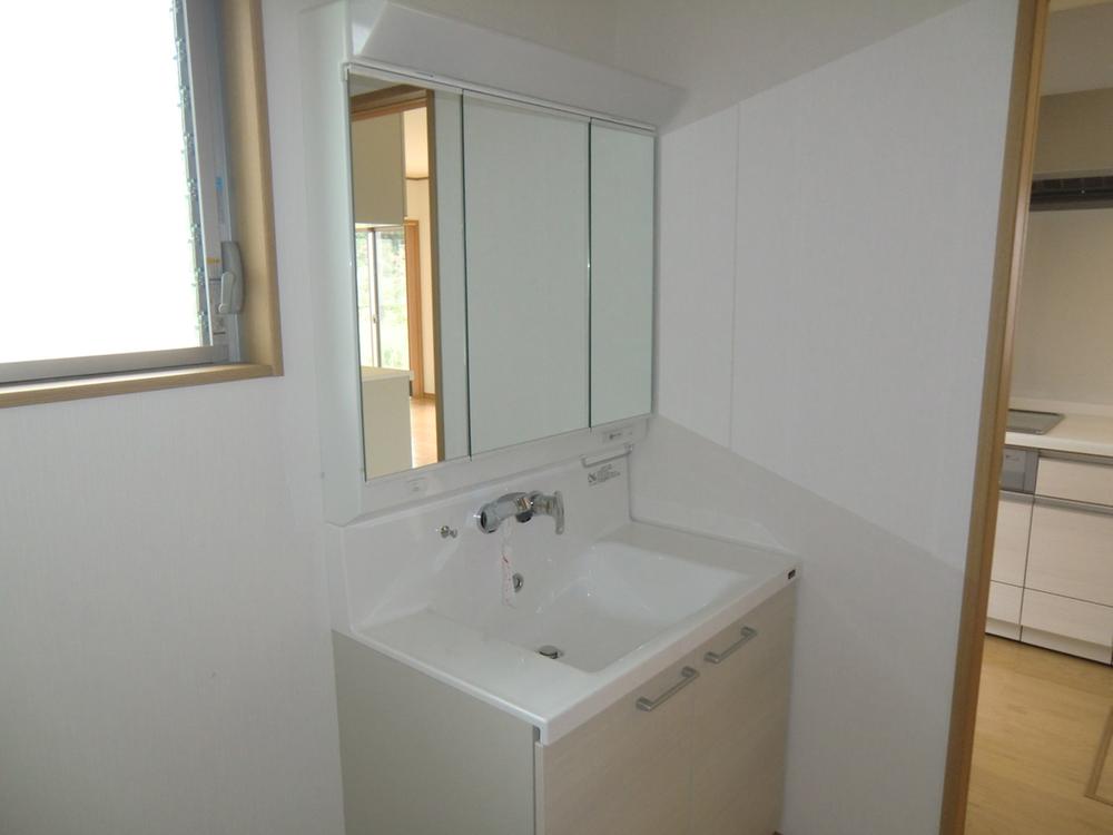 Wash basin, toilet. (September 2013) Shooting