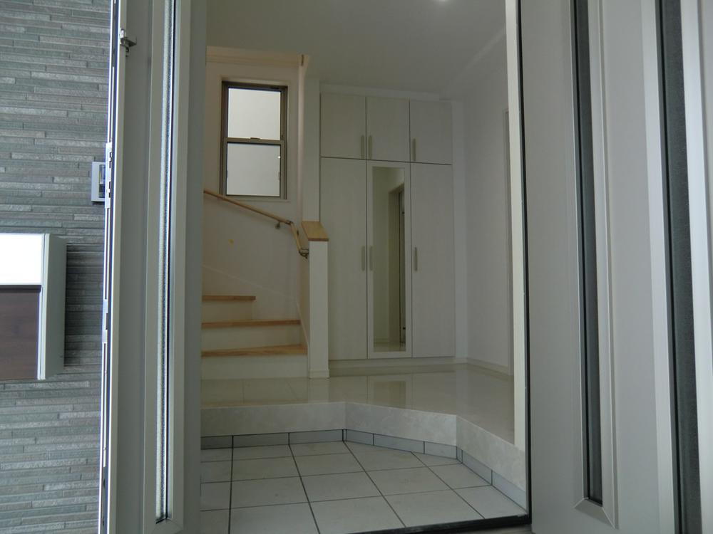 Entrance. Local (August 2013) Shooting