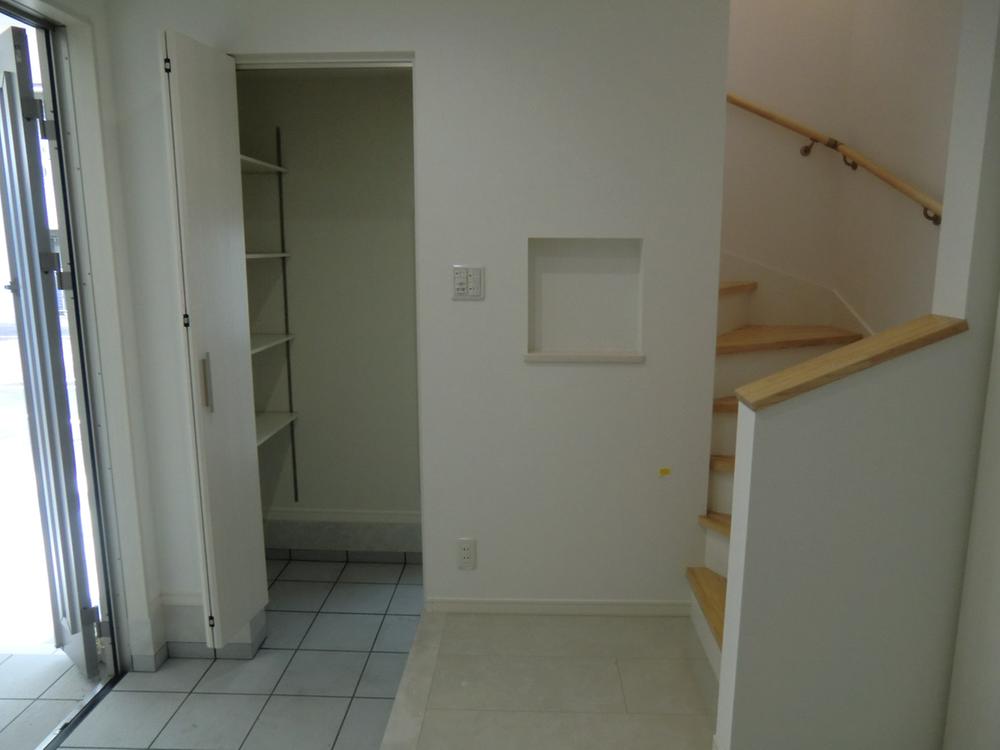 Entrance. Local (August 2013) Shooting