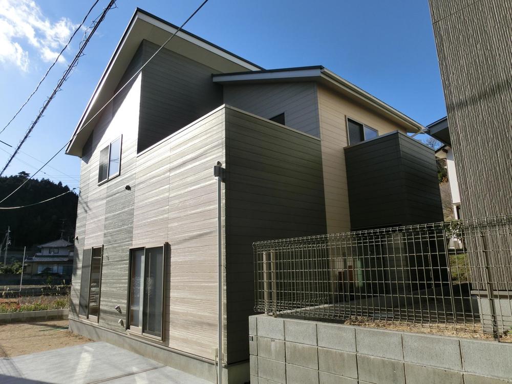 Local appearance photo. Local (12 May 2013) Shooting