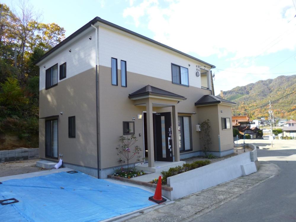 Local appearance photo. Local (11 May 2013) Shooting