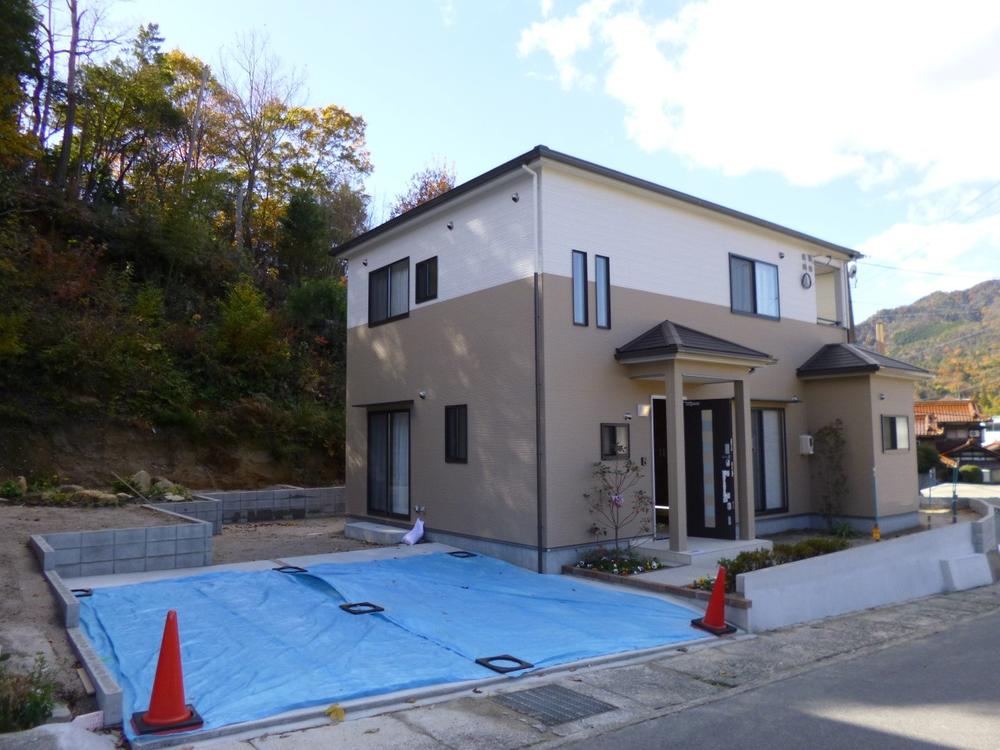 Local appearance photo. Local (11 May 2013) Shooting