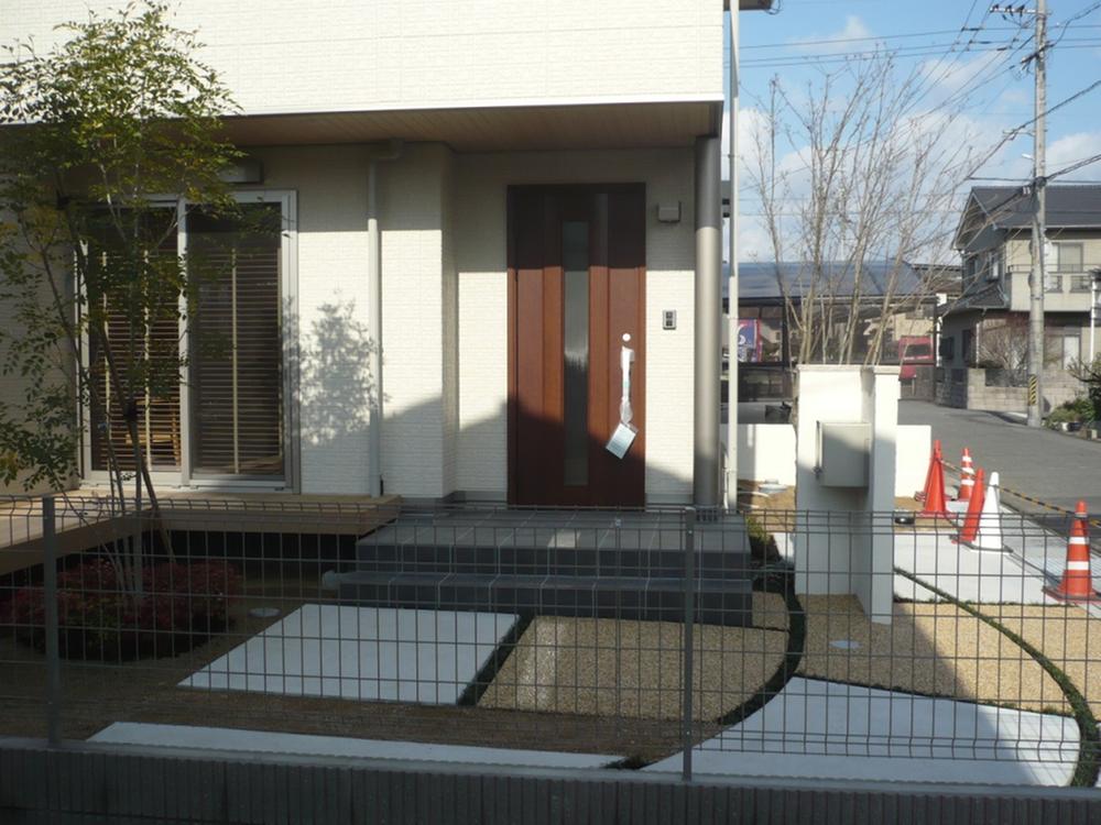 Entrance. It is the No. 2 destination entrance. Also it has been completed outside structure.