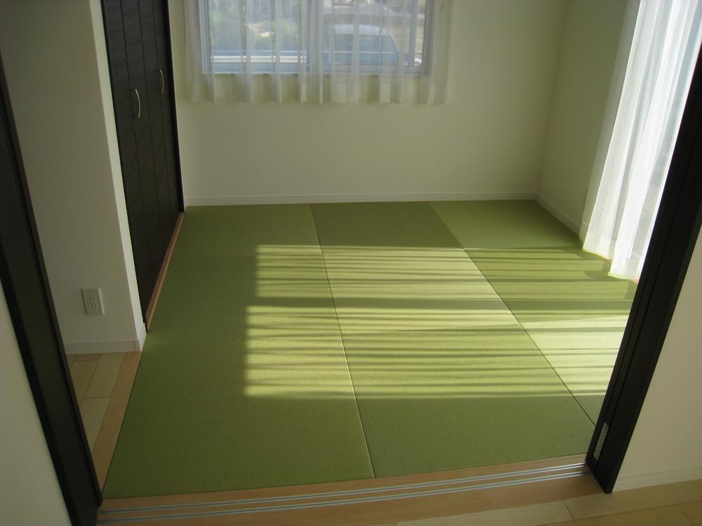 Other introspection. Lighting also is perfect in the southeast direction of the Japanese-style room. 