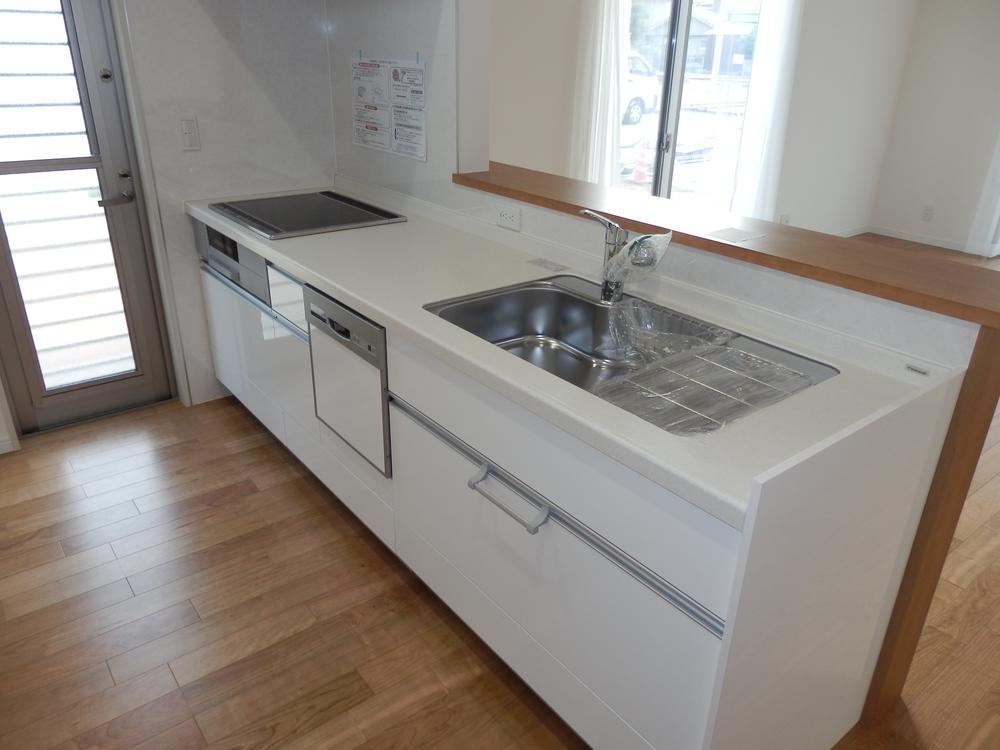 Kitchen. Cleanup system Kitchen.  Clean, great white. 