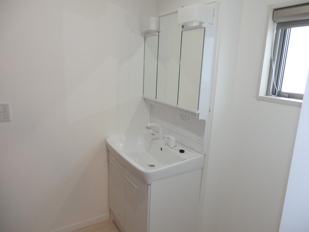 Wash basin, toilet. Rikushiru "PT"