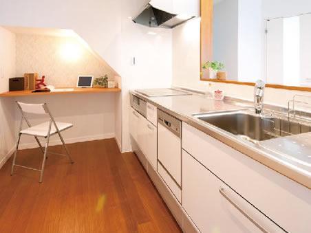 Bathroom. It installed Mrs. corner in the kitchen side. While the cuisine, Also studied composition in the personal computer and books / Reference image: Our same estate sale already image