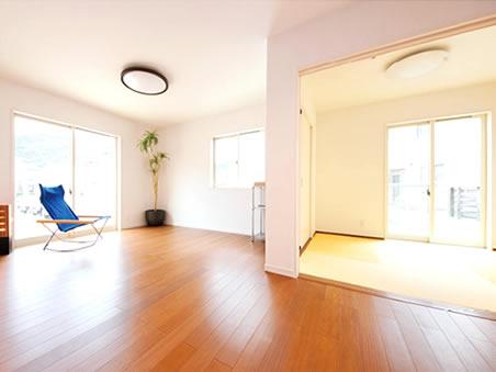 Living. The 16.7-mat of spacious LDK, 4.1 tatami Japanese-style room is continuous. Relaxation space of about 20 tatami mats than the total for the / Reference image: Our same estate sale already image