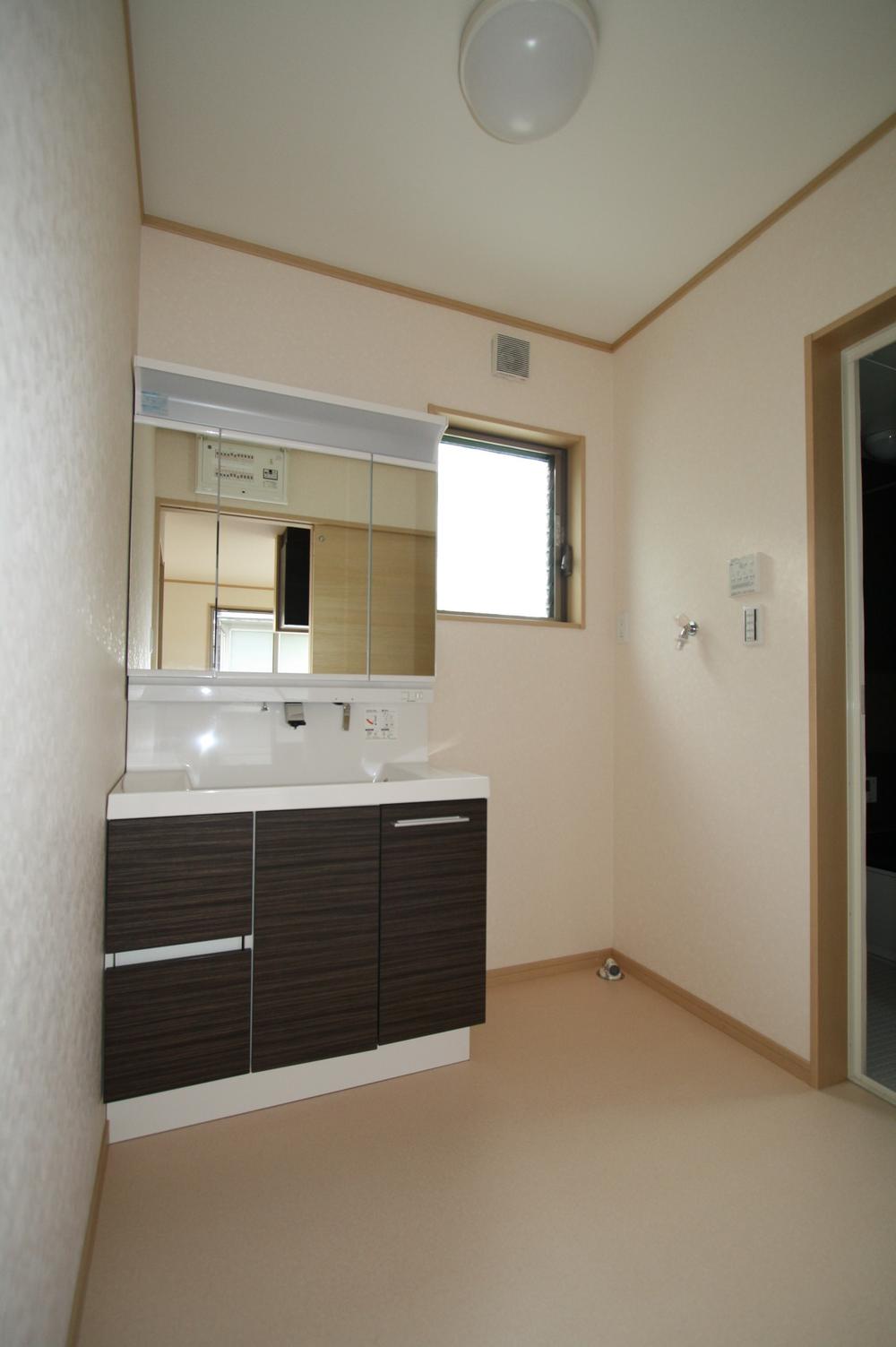 Wash basin, toilet. Interior