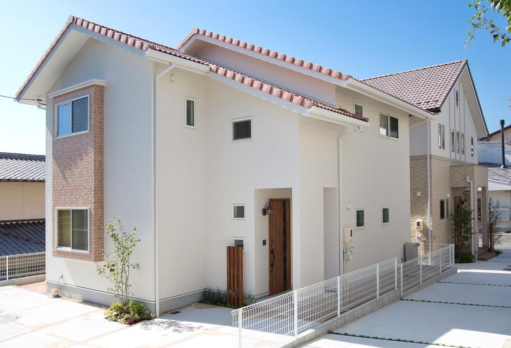 Local appearance photo. B Building