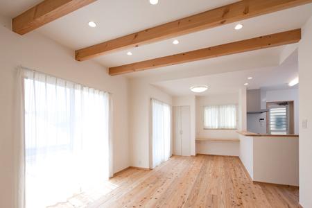 Living. LDK-beamed ceiling show