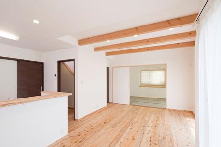 Living. LDK and the Japanese-style room is likely to live is adjacent Mato