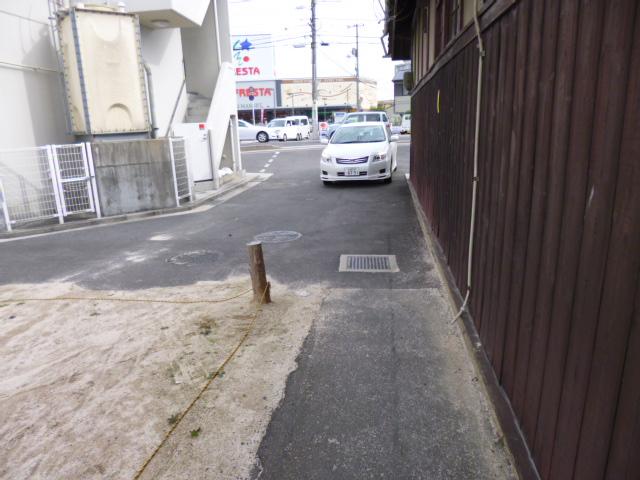 Local photos, including front road. Local (April 2013) Shooting