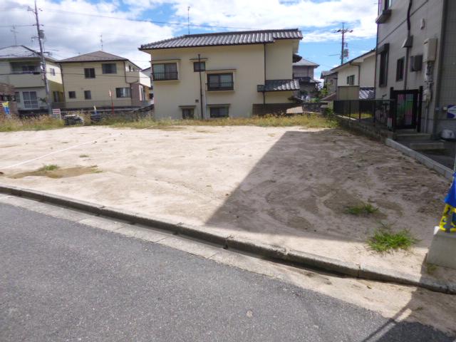 Local photos, including front road. Local (11 May 2013) Shooting