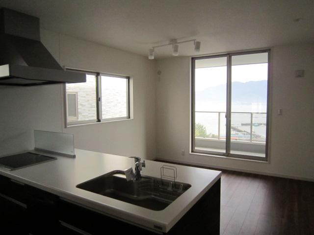 Living. Indoor (April 2013) Shooting Also views of the Miyajima from living