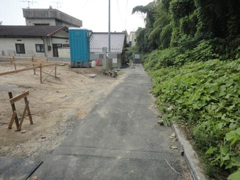 Local photos, including front road. August 29, shooting