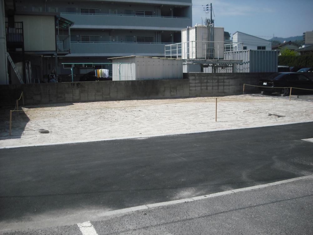 Local land photo. Local (February 2013) shooting front road is 4m. .