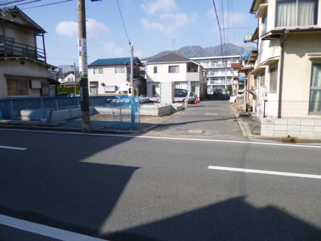 Local photos, including front road. Local (12 May 2013) Shooting