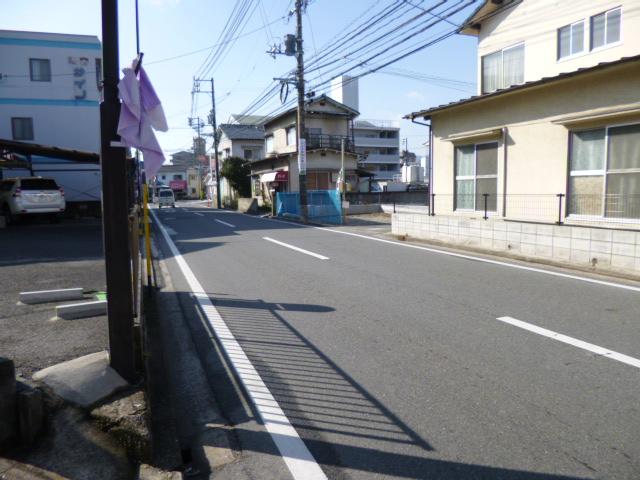 Local photos, including front road. Local (12 May 2013) Shooting