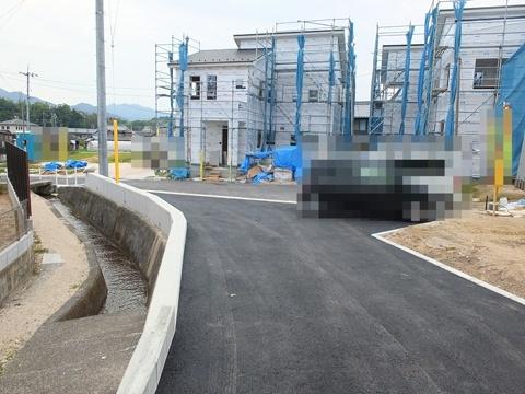 Local photos, including front road. November 9 shooting