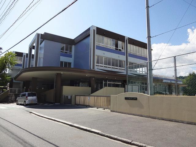 Primary school. Hatsukaichi stand Jigozen to elementary school 994m