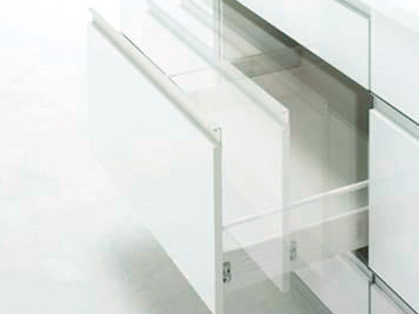 Kitchen.  [Slide storage] Equipped with a variety of slide housed in the system kitchen. It can be stored and refreshing and cookware in the large capacity. (Less than, All amenities are the same specification)