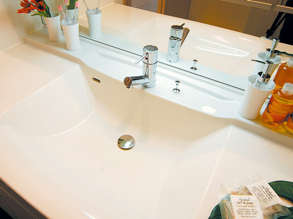 Bathing-wash room.  [Square bowl integrated counter] Impressive artificial marble counter smooth design seamless. Care is also easy to, When also kept a clean state in the clean up.