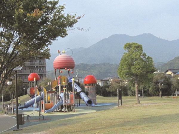 Surrounding environment. Shingu Central Park (about 350m / A 5-minute walk)