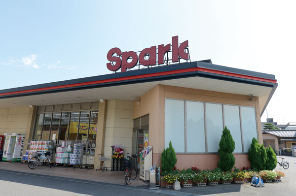 Walk to spark Hatsukaichi shop (200m) 3 minutes