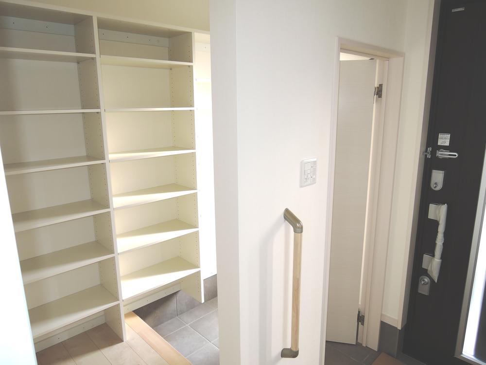 Entrance. Local (11 May 2013) Shooting